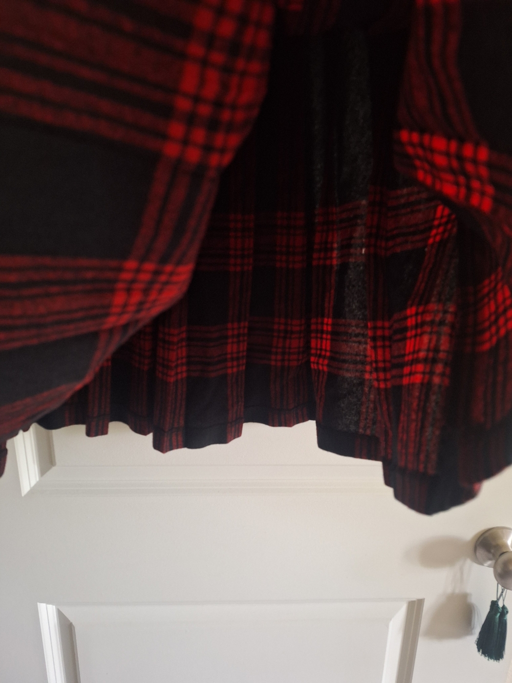 Pendleton Preloved Vinrage Black Pleated Skirt with Red Plaid Hem 100% Wool. - Picture 4 of 6